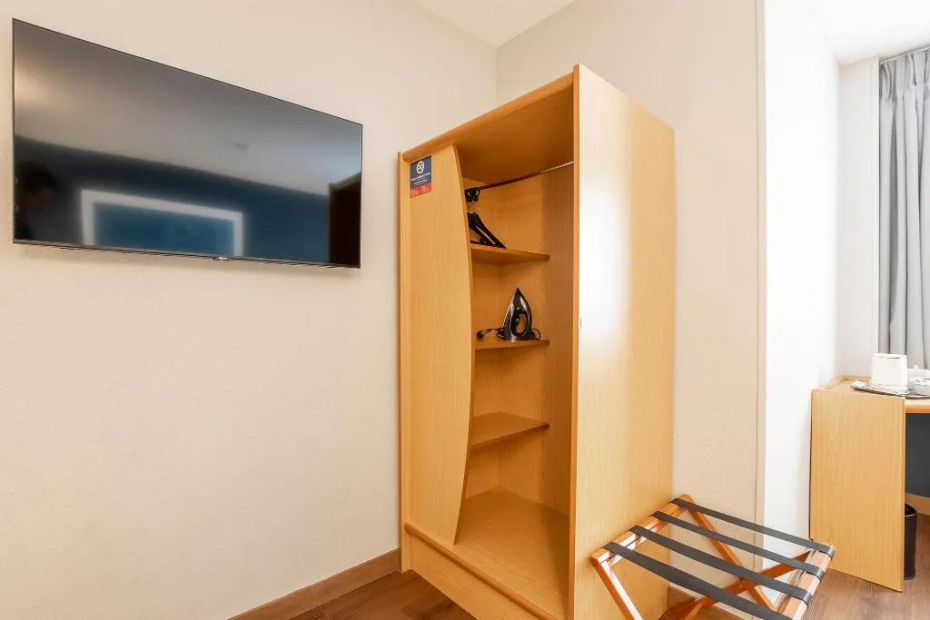 TWIN STANDARD Room, Travelodge Alicante Puerto, Costa Blanca