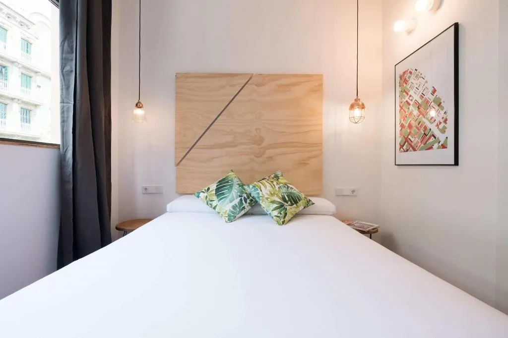 Room, Magatzem 128, Barcelona