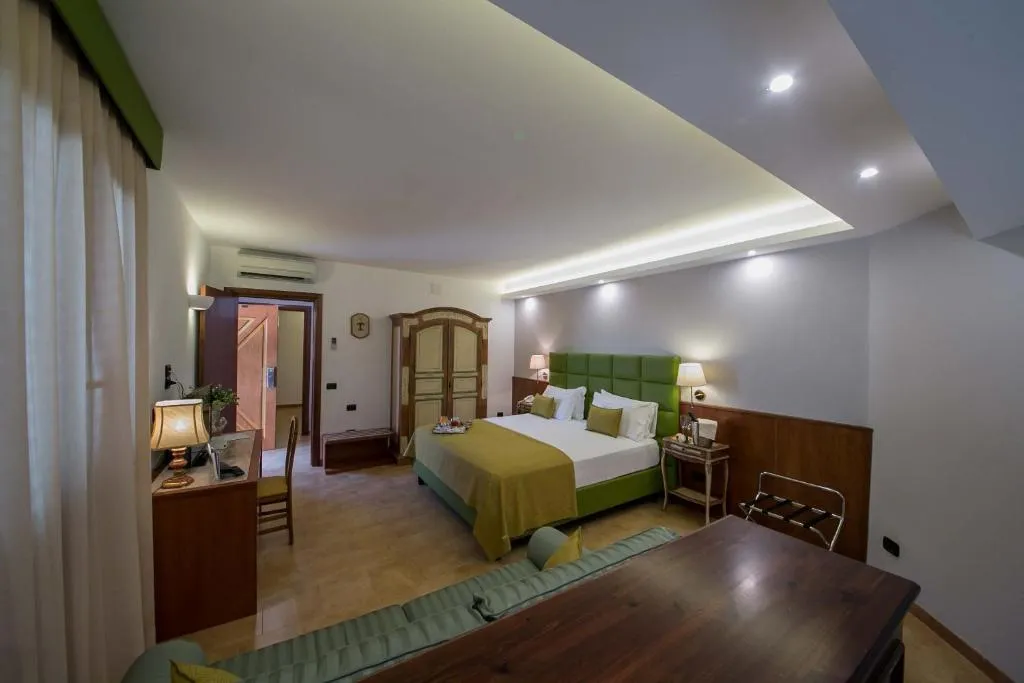 SUITE TWO BEDROOMS ONE BATHROOM Room, Montespina Park Hotel, Naples