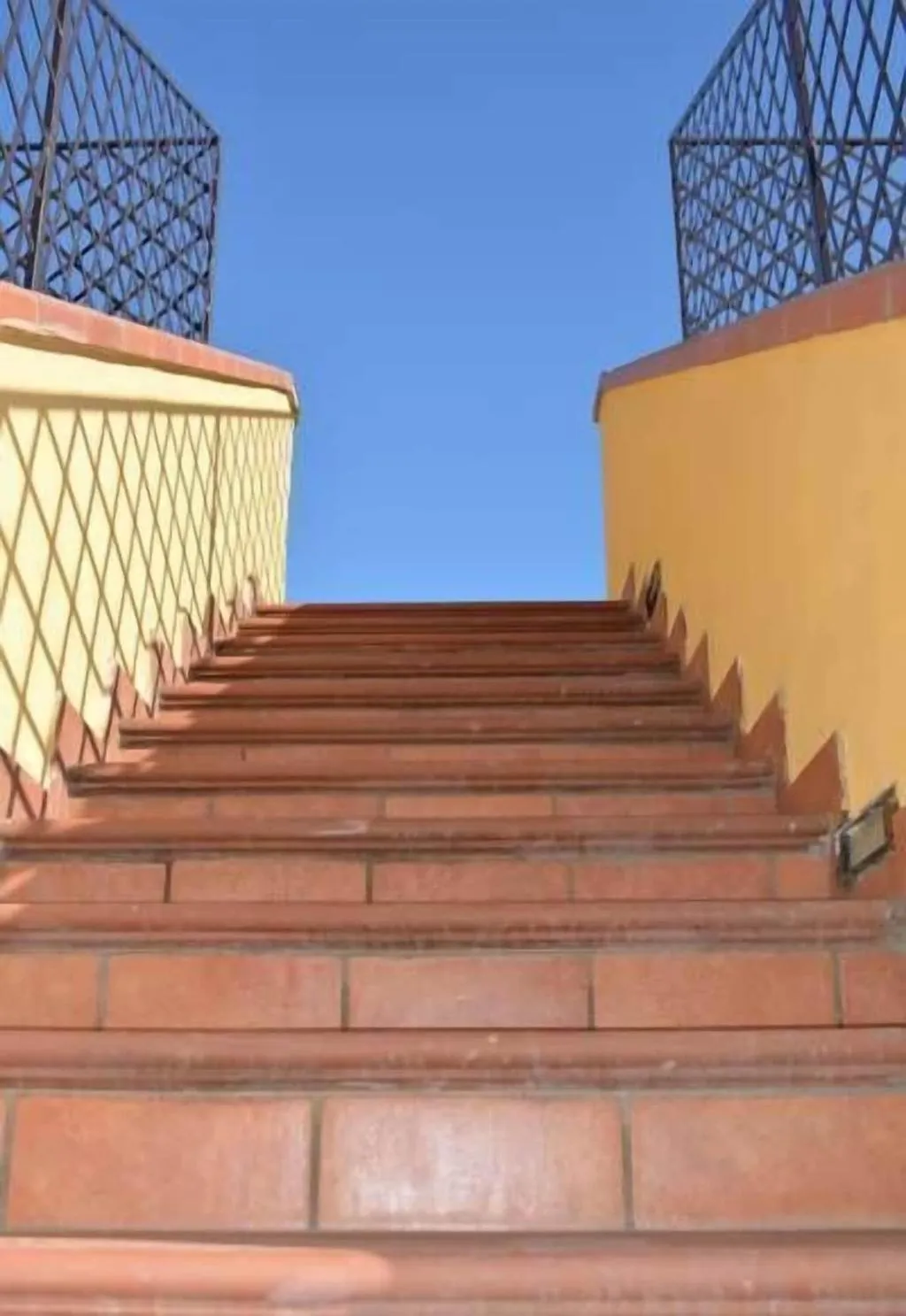 Terrace, Home To Fly, Naples