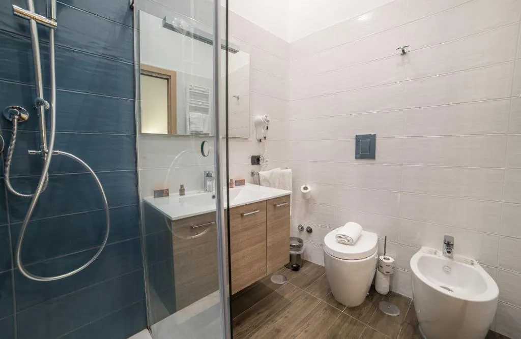 Room, Bed & Breakfast Chiaia 32, Naples
