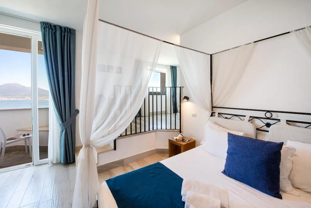 JUNIOR SUITE WITH JACUZZI Room, Relais Manfredi, Naples