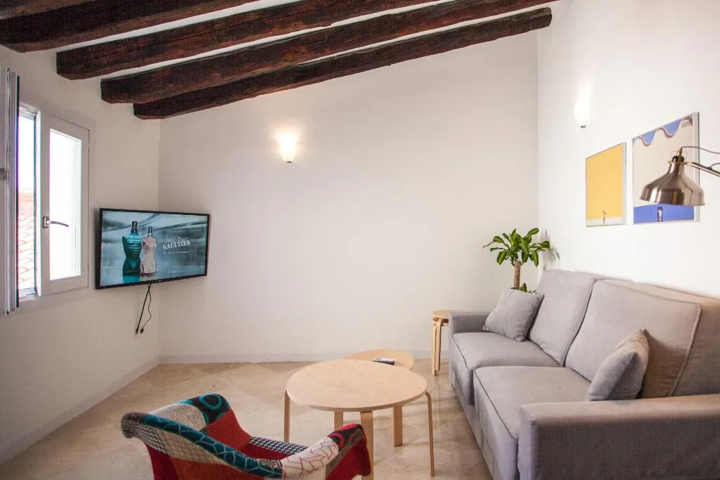 APARTMENT TWO BEDROOMS WITH AIR CONDITIONING Room, Gran Central Suites, Madrid
