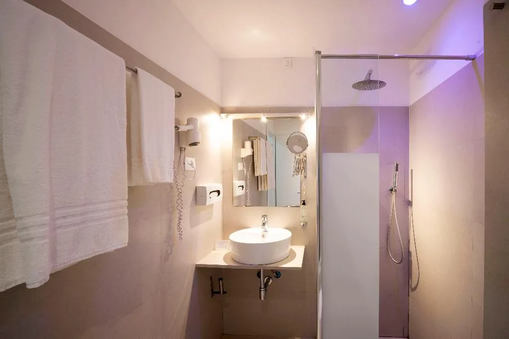 JUNIOR SUITE CAPACITY 1 Room, Kleos Hotel, Milan