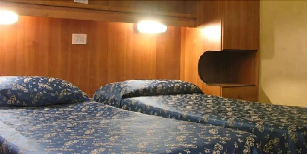 Room, Mari 2, Naples