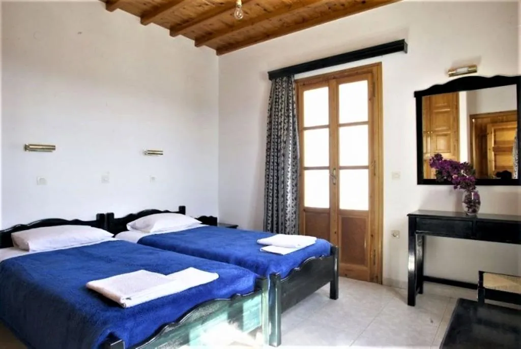 STUDIO CAPACITY 4 Room, Ibiscus Village Studios, Mykonos