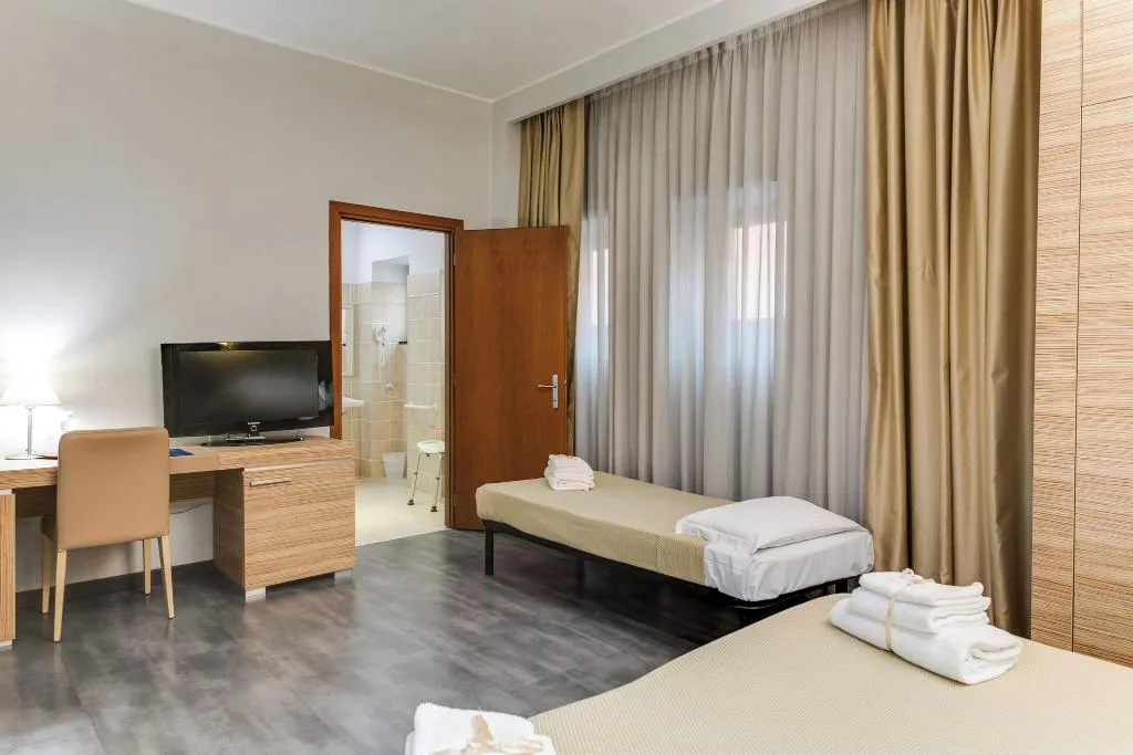 TRIPLE CLASSIC DOUBLE BED Room, Phi Hotel Garden Area Roma Eur, Rome