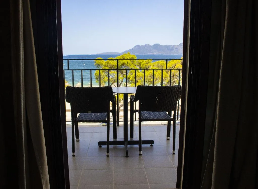 Terrace, Hoposa Uyal, Majorca