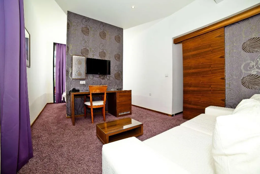 Room, San Antonio, Split