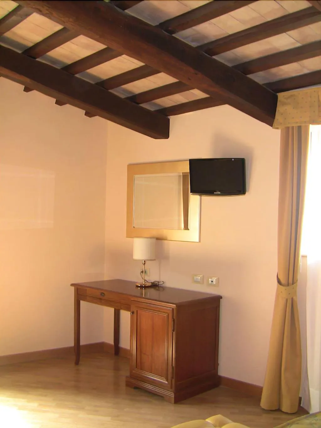 Room, B&B Chiara e Benedetta (La villa degli Ulivi), Perugia