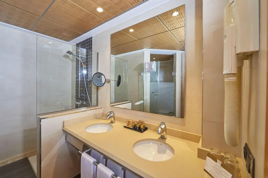 DOUBLE SUPERIOR WITH TERRACE Room, Playa Golf, Majorca