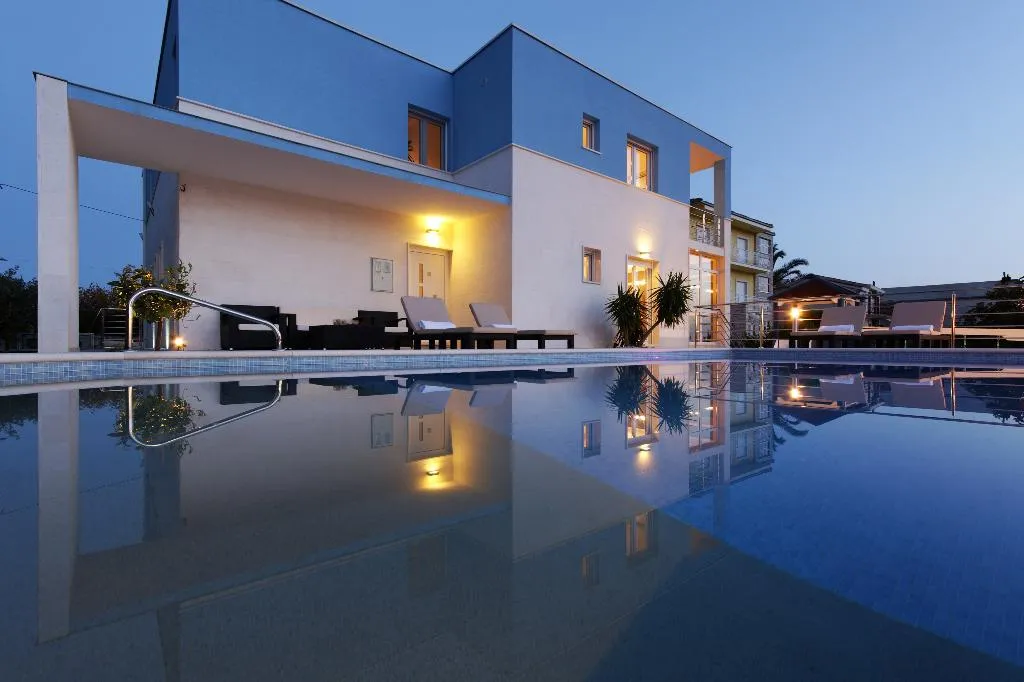 VILLA FOUR BEDROOMS WITH PRIVATE POOL Room, Villa Mermaid, Split