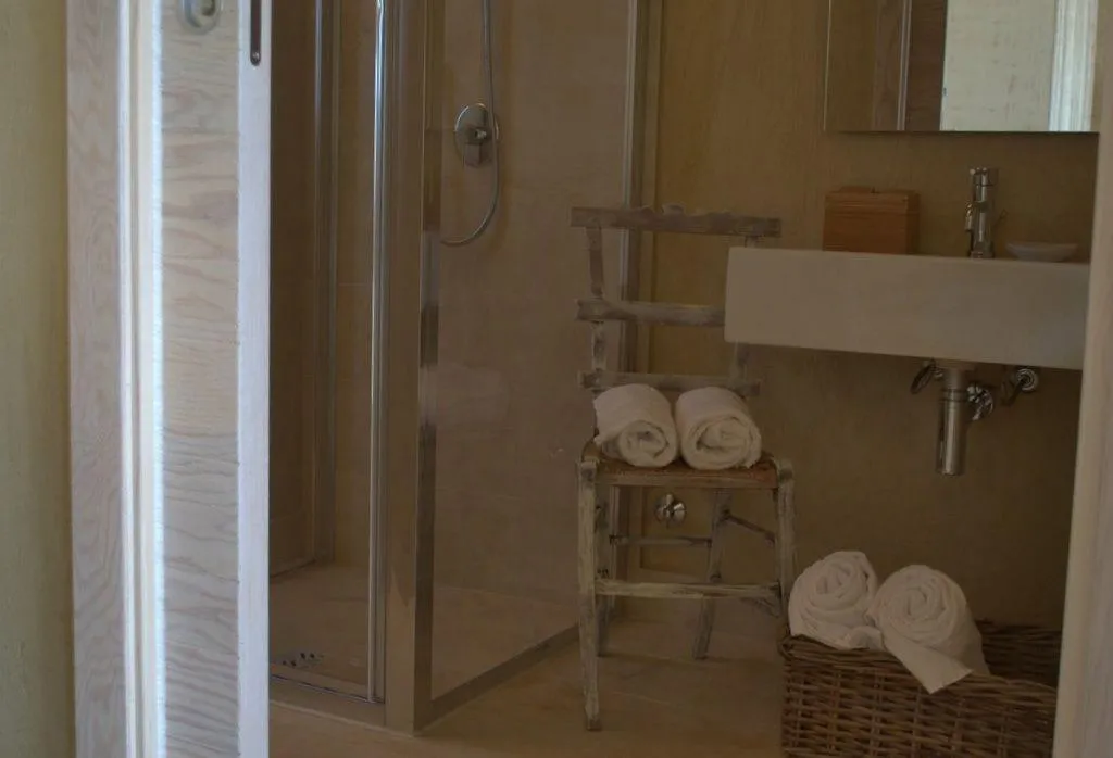 Room, Riserva Del Noce, Catania
