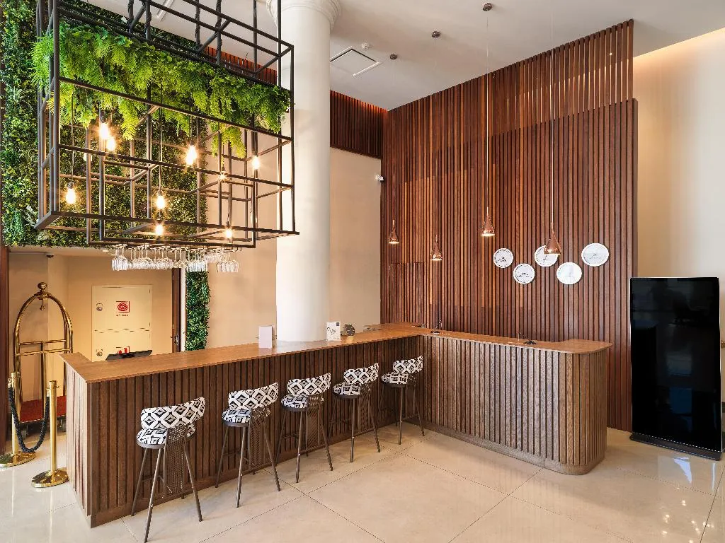 Bar, Leonardo Boutique Hotel Larnaca, Cyprus