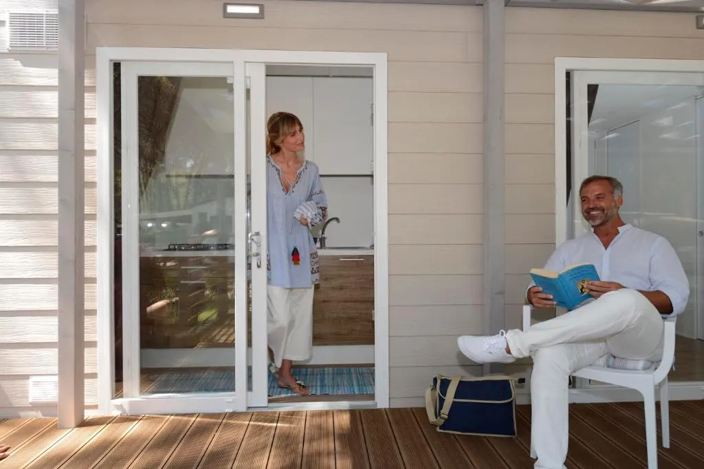 MOBILE HOME CAPACITY 6 Room, Baia Domizia Camping Village, Naples