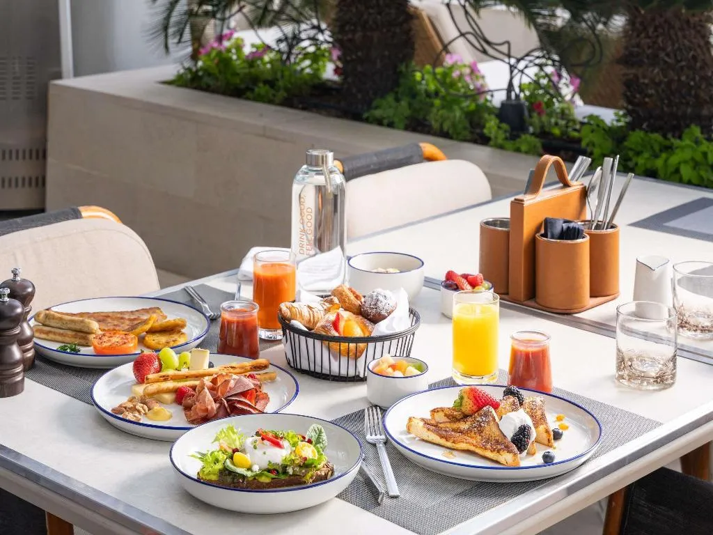 Restaurant, Grand Plaza Mövenpick Media City, Dubai
