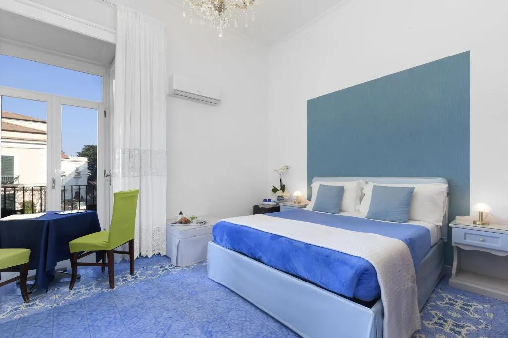 Room, Piazza Tasso B B, Naples