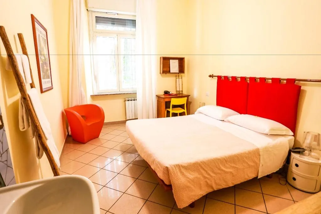 Room, The Beehive, Naples