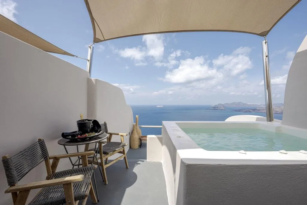 DOUBLE WITH JACUZZI Room, Grand View Hotel, Santorini