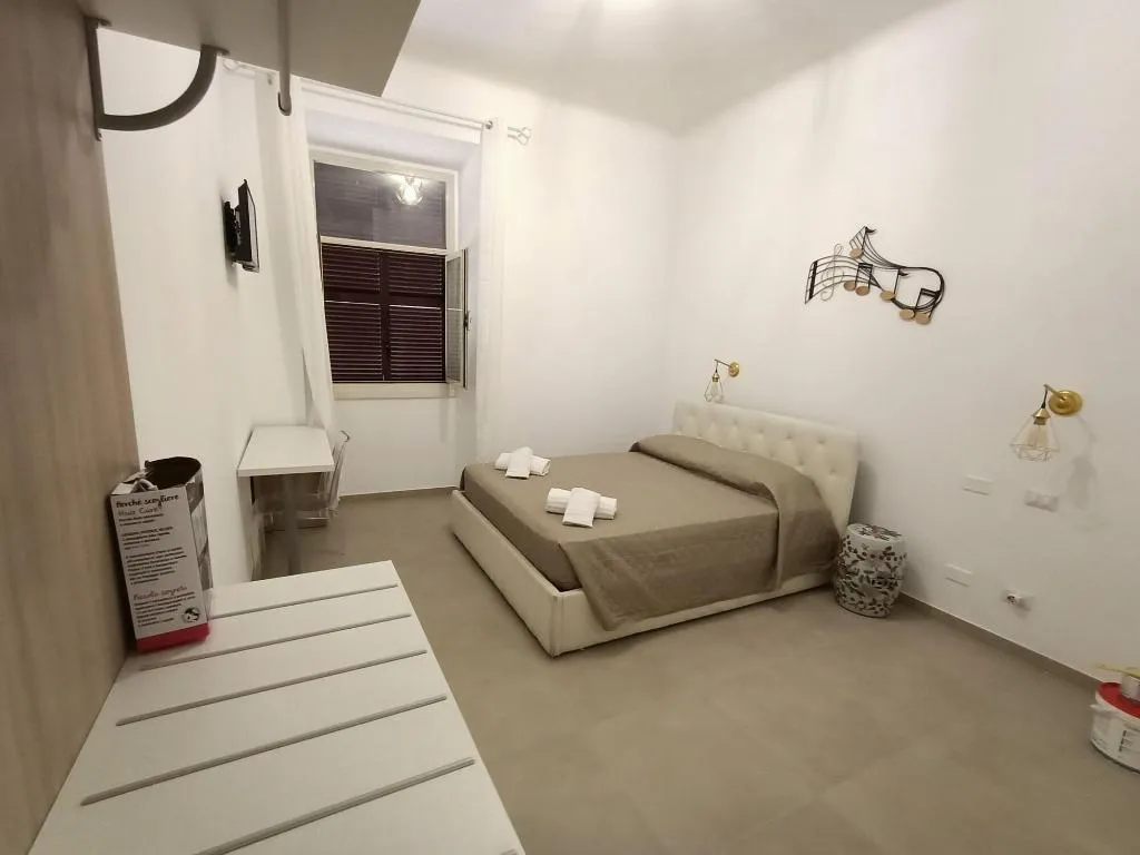 Room, Happy Home 2C, Naples