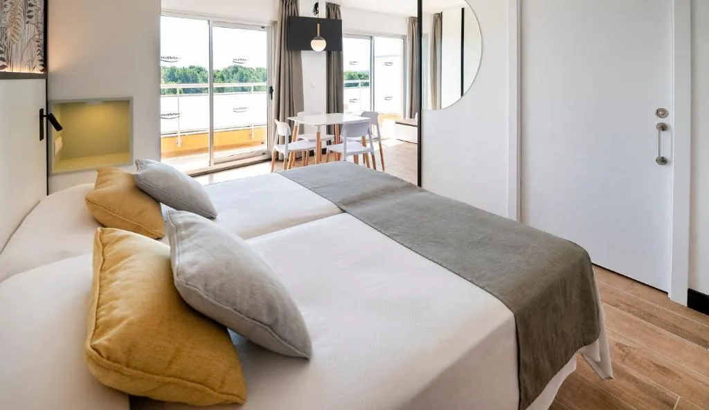 FAMILY ROOM CAPACITY 4 Room, Medplaya Calypso, Costa Dorada