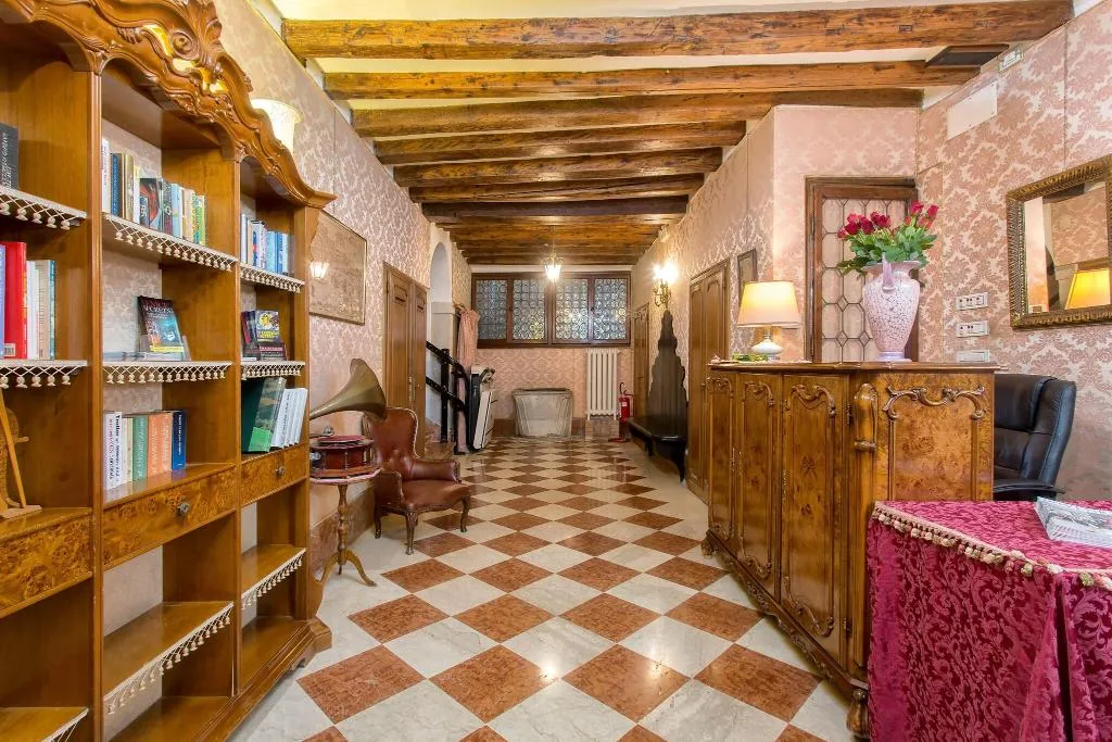 Lobby, Locanda Novo, Venice