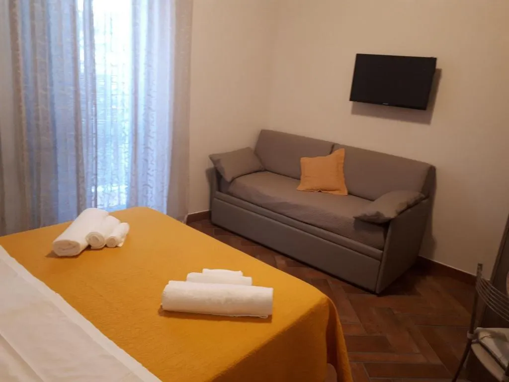 Room, Home To Fly, Naples