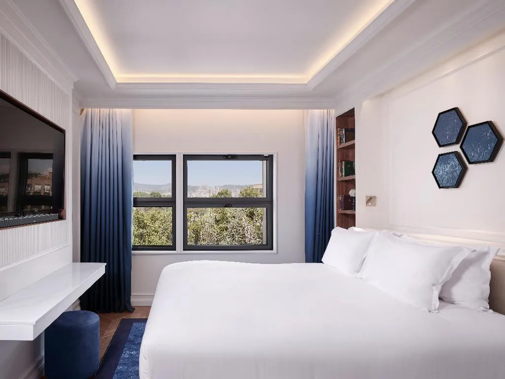 JUNIOR SUITE STANDARD Room, Sofitel Barcelona Skipper, Barcelona