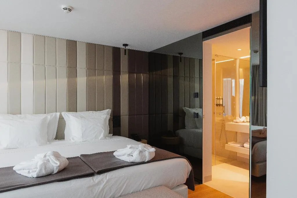SUITE CITY VIEW Room, Lumen Hotel and The Lisbon Light Show, Lisbon