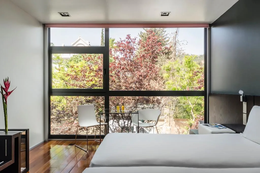 Room, Ikonik Angli, Barcelona