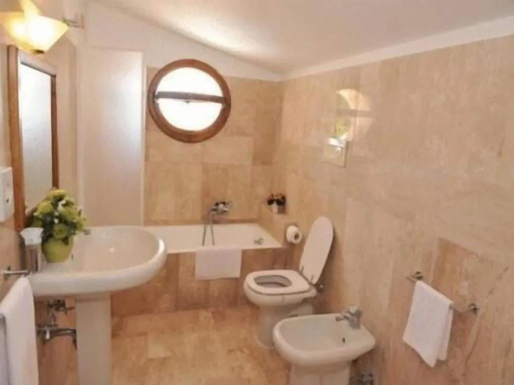 Room, Le Due Sirene, Naples