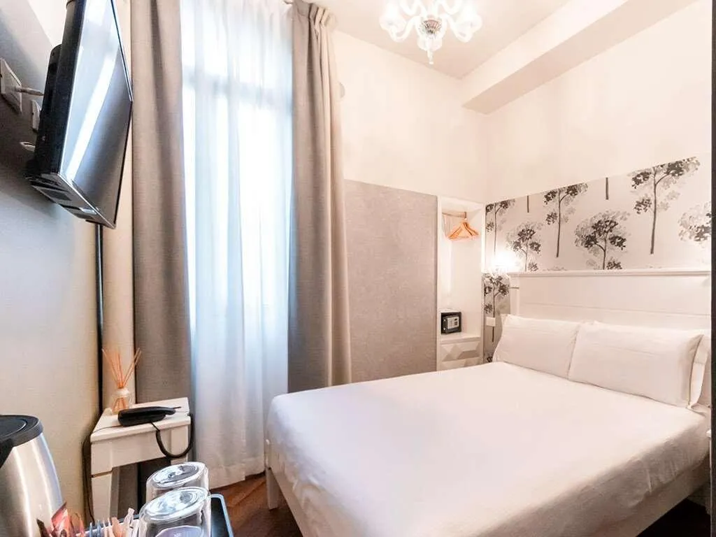 Room, Sonder Salute Palace, Venice