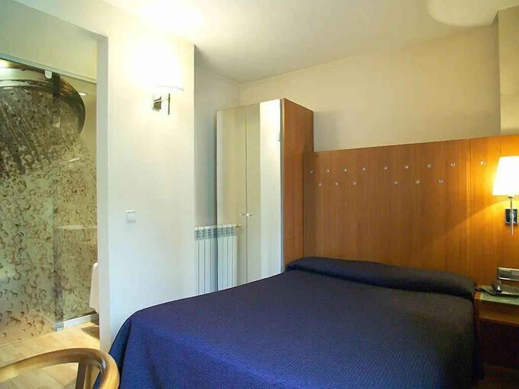 DOUBLE SINGLE USE QUEEN SIZE BED Room, J. Balmes, Costa Brava
