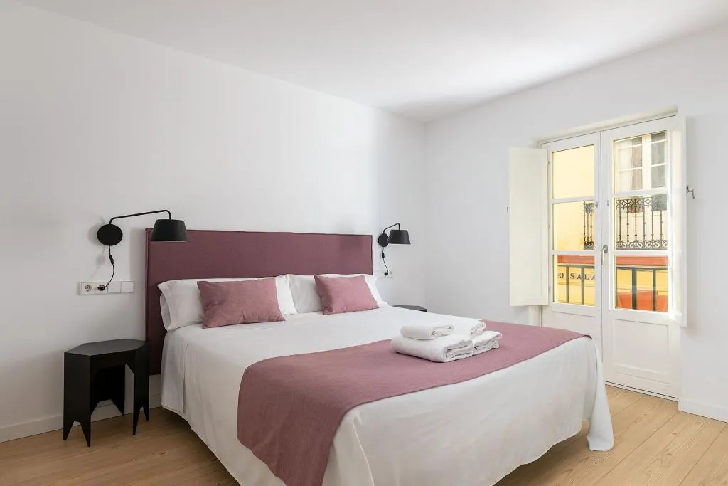APARTMENT THREE BEDROOMS Room, Holiday Rentals Los Salados, Seville