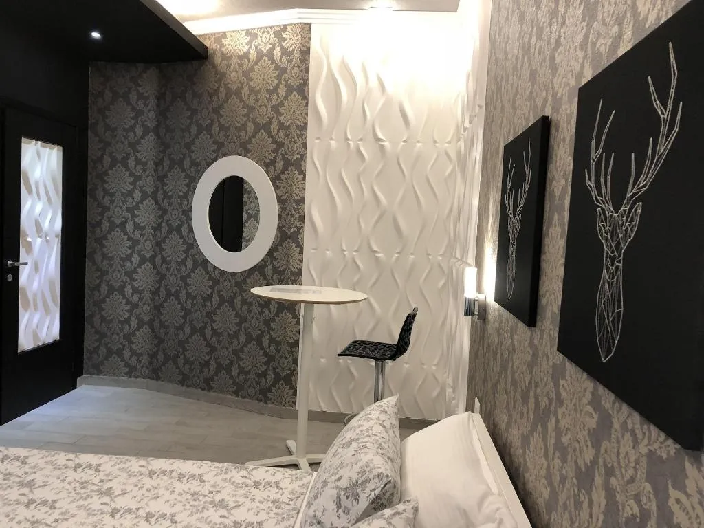 Room, Black & White G&G, Rome