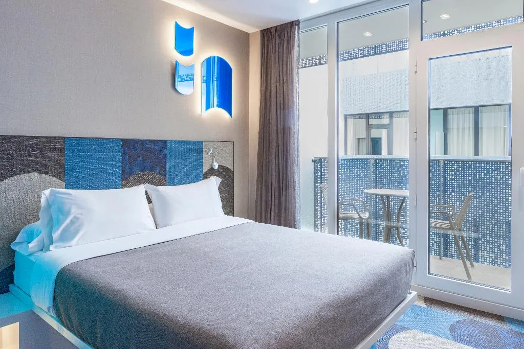 DOUBLE WITH TERRACE Room, Macia Sevilla Kubb, Seville