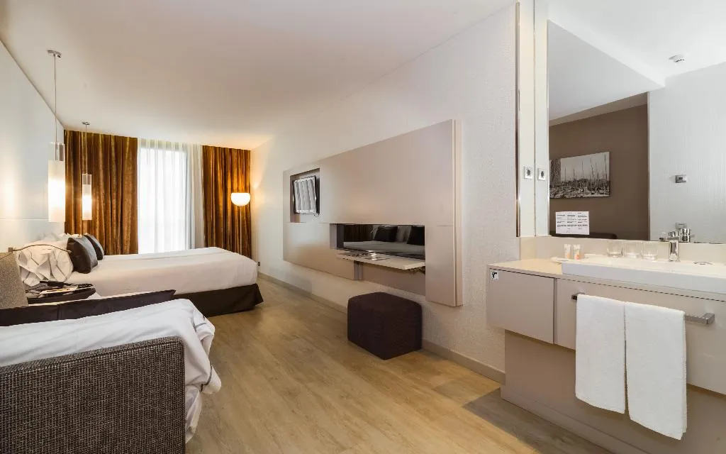 TRIPLE STANDARD Room, Grums Hotel & Spa, Barcelona