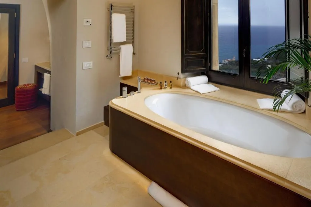 Room, Monastero Santa Rosa Hotel & Spa, Naples