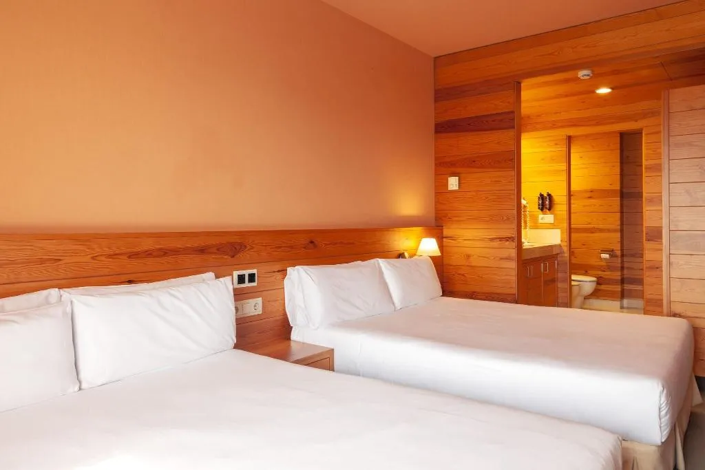 Room, Montanya Hotel & Lodge, Costa Brava