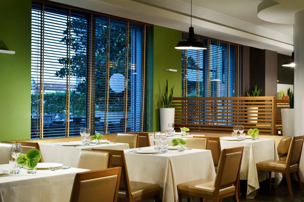 Restaurant, UNA HOTELS The One Milano, Milan