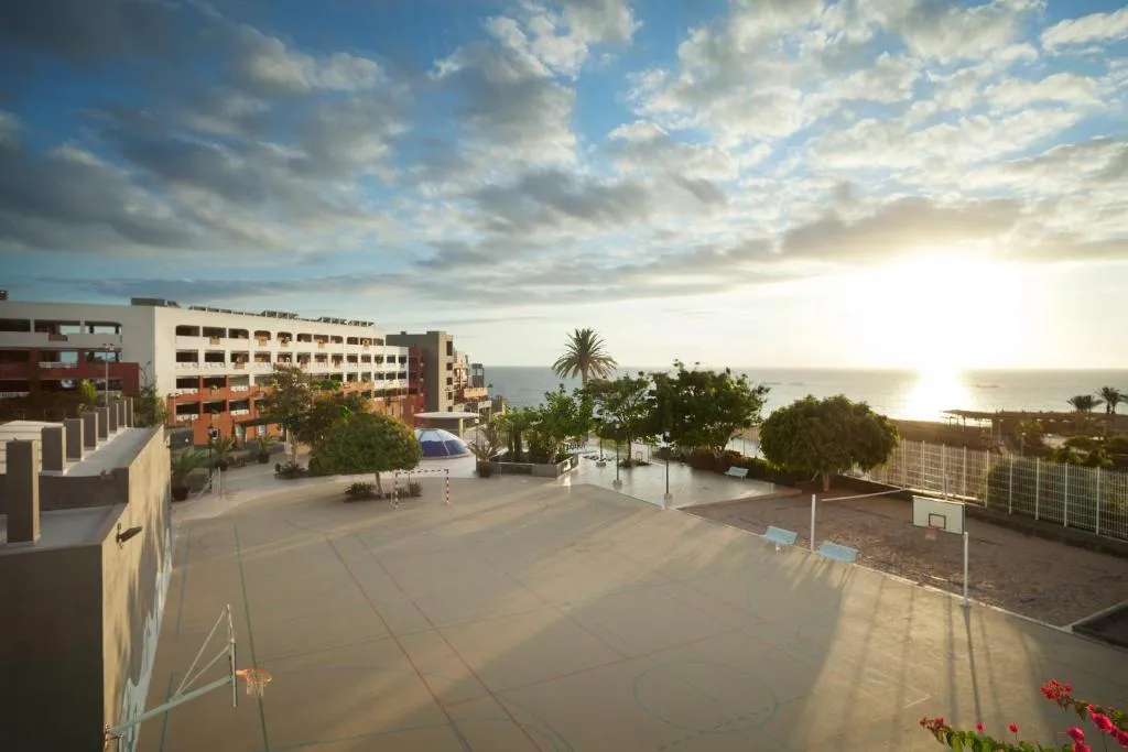 Sports and Entertainment, Adrian Roca Nivaria Gran Hotel, Tenerife