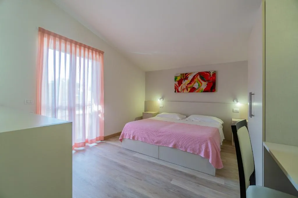 DOUBLE DELUXE ONE BED Room, Hotel Bellavista, Perugia