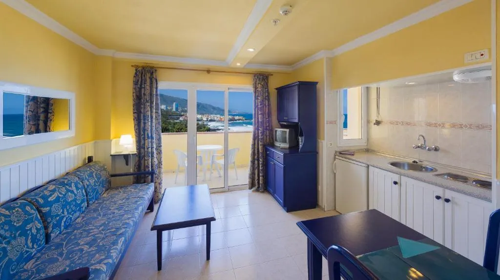 APARTMENT WITH BALCONY Room, Apartamentos Teneguia, Tenerife