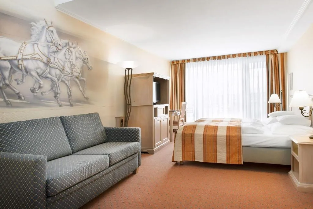 JUNIOR SUITE TWO BEDS Room, Hollywood Media Hotel, Berlin