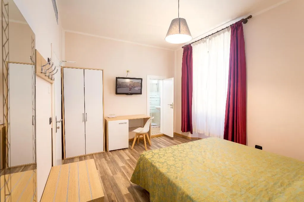 DOUBLE STANDARD Room, Basilea, Florence