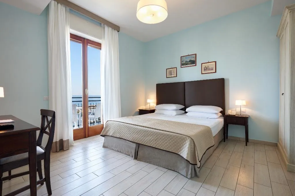 DOUBLE DELUXE Room, Sea Breeze Residence, Naples