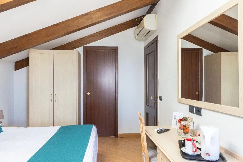 TRIPLE CLASSIC Room, Casale Antonietta, Naples