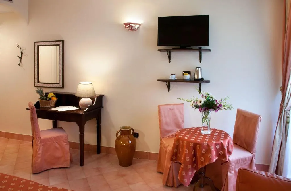 Room, L'Antico Convitto, Naples