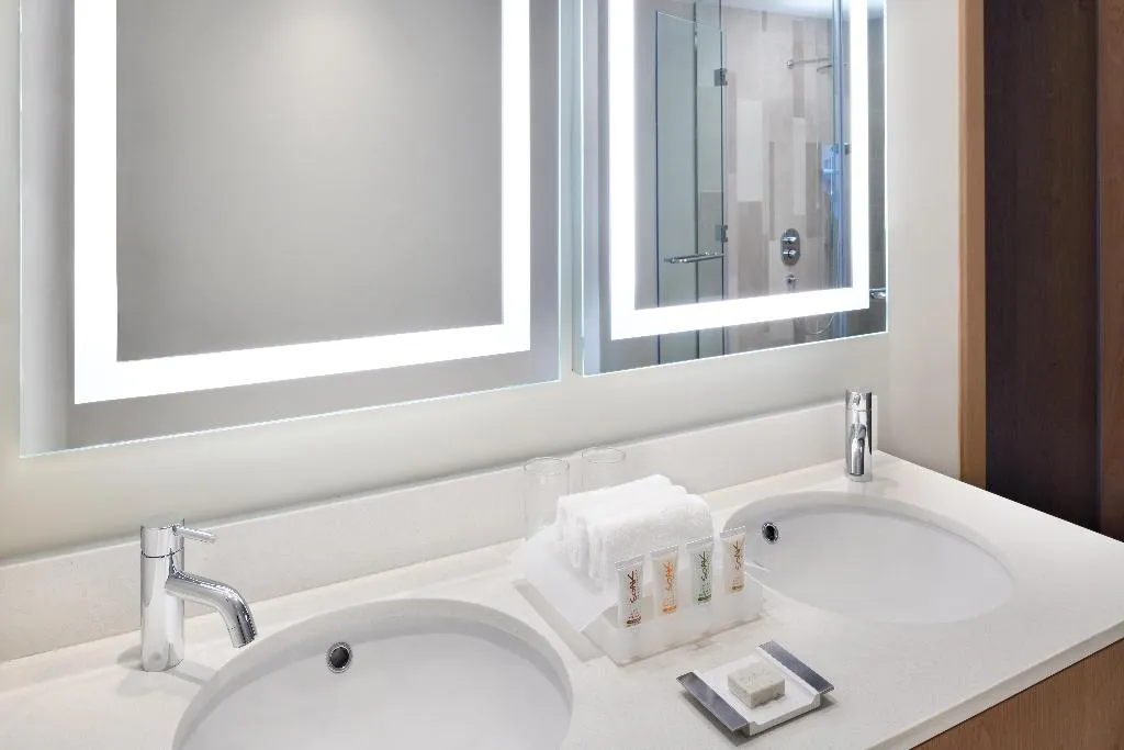 DOUBLE WITH KITCHENETTE Room, Holiday Inn & Suites Dubai Festival City, Dubai