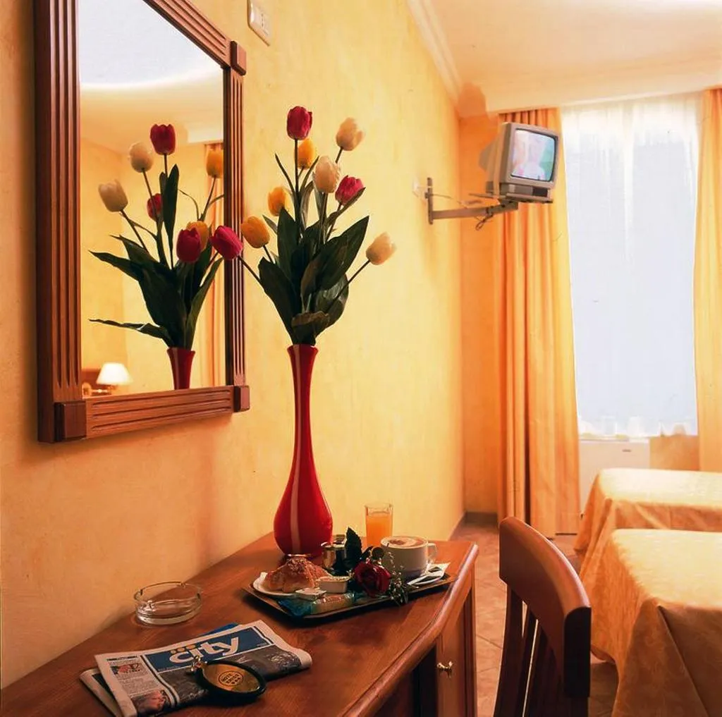 Room, Kriss, Rome